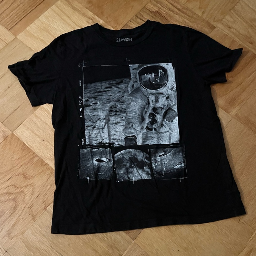 21Men Astronaut Print Black T-Shirt